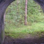 Widok z korytarza na strzelnicę.