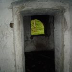 Widok z korytarza na strzelnicę.