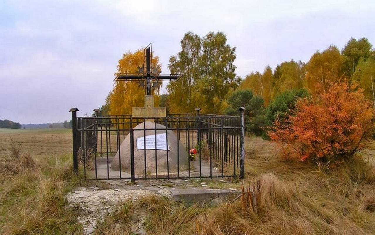 Grób Nieznanego Żołnierza w okolicach wsi Husinka