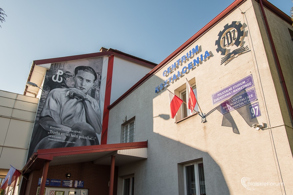 Odsłonięcie muralu poświęconego Krzysztofowi Kamilowi Baczyńskiemu w ZDZ