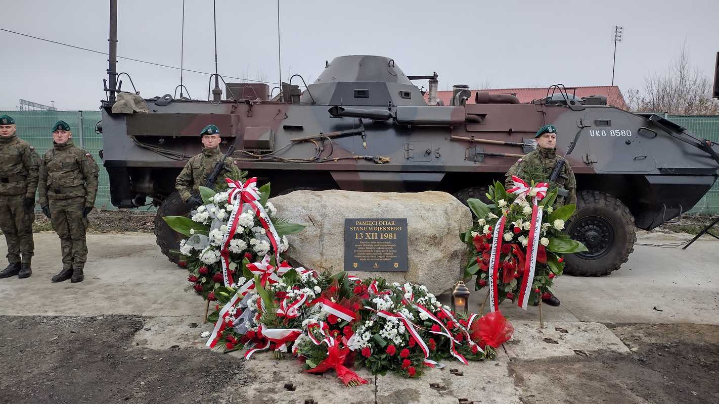 Odsłonięcie pomnika upamiętniającego ofiary stanu wojennego