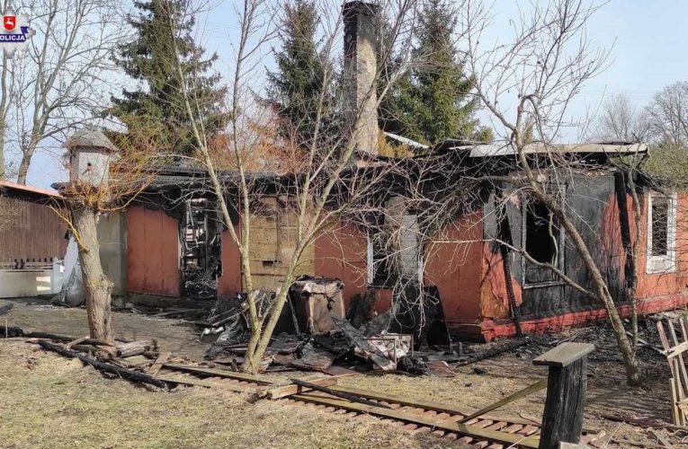 W budynku strażacy odnaleźli ciało 65-letniego mężczyzny – tragiczny pożar w gminie Sławatycze