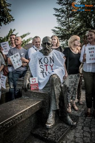 Nieznośna lekkość bytu czyli koszulkowa alternatywa w akcji