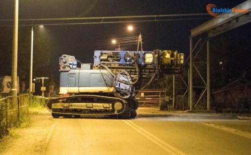 Demontaż kładki przy przejeździe kolejowym na ulicy Łomaskiej