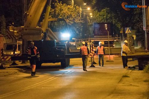 Demontaż kładki przy przejeździe kolejowym na ulicy Łomaskiej