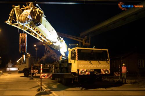 Demontaż kładki przy przejeździe kolejowym na ulicy Łomaskiej