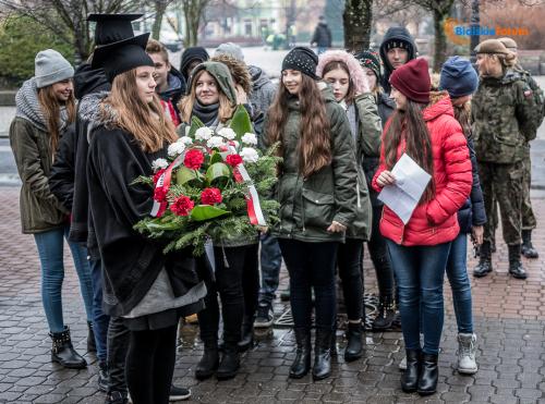 Uczniowie uczcili rocznicę urodzin Marszałka Piłsudskiego