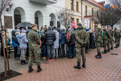 Uczniowie uczcili rocznicę urodzin Marszałka Piłsudskiego