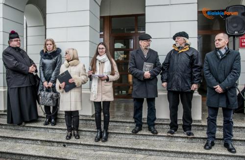 Uczniowie uczcili rocznicę urodzin Marszałka Piłsudskiego