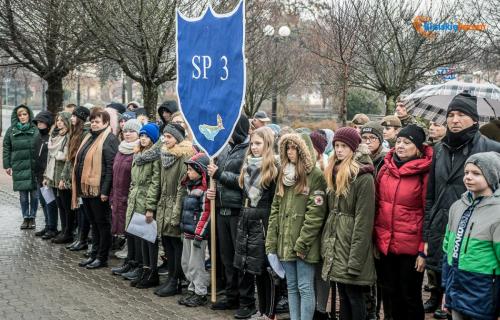 Uczniowie uczcili rocznicę urodzin Marszałka Piłsudskiego