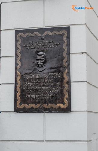Uczniowie uczcili rocznicę urodzin Marszałka Piłsudskiego