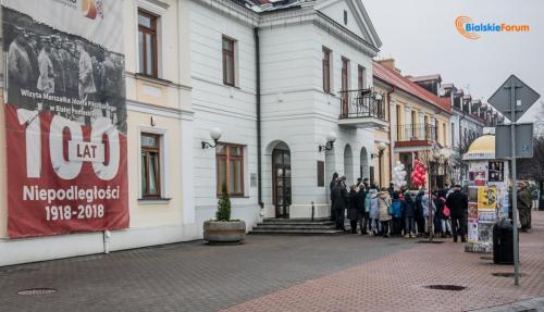 Uczniowie uczcili rocznicę urodzin Marszałka Piłsudskiego