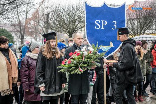 Uczniowie uczcili rocznicę urodzin Marszałka Piłsudskiego