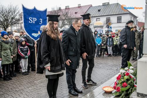 Uczniowie uczcili rocznicę urodzin Marszałka Piłsudskiego