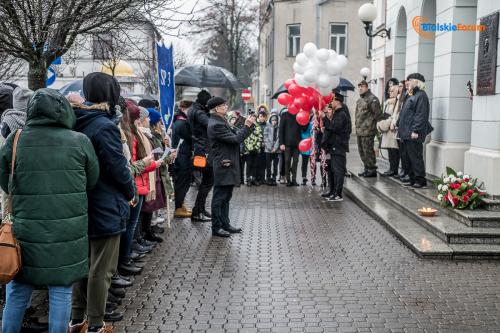 Uczniowie uczcili rocznicę urodzin Marszałka Piłsudskiego