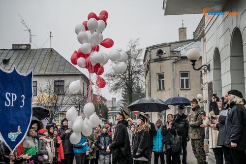 Uczniowie uczcili rocznicę urodzin Marszałka Piłsudskiego