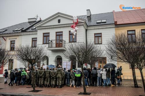 Uczniowie uczcili rocznicę urodzin Marszałka Piłsudskiego