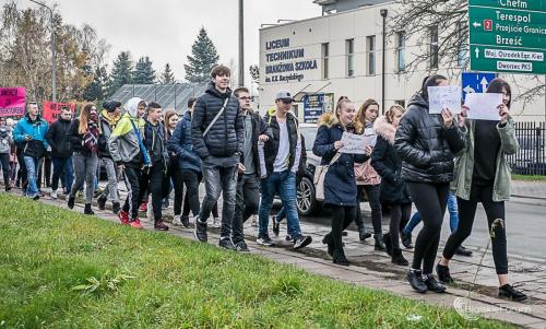Protesty w Szkoły ZDZ im. Krzysztofa Kamila Baczyńskiego w Białej Podlaskiej 1017