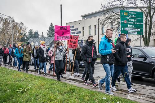 Protesty w Szkoły ZDZ im. Krzysztofa Kamila Baczyńskiego w Białej Podlaskiej 1018