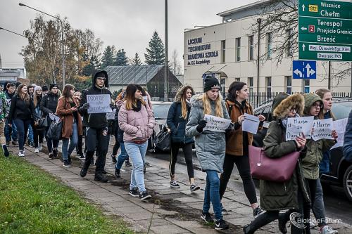 Protesty w Szkoły ZDZ im. Krzysztofa Kamila Baczyńskiego w Białej Podlaskiej 1022