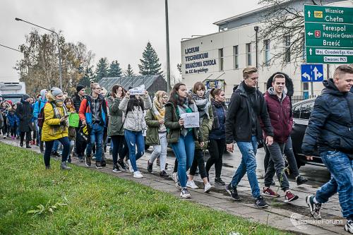 Protesty w Szkoły ZDZ im. Krzysztofa Kamila Baczyńskiego w Białej Podlaskiej 1025