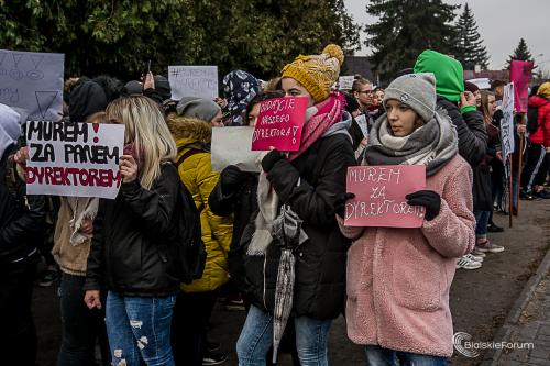 Protesty w Szkoły ZDZ im. Krzysztofa Kamila Baczyńskiego w Białej Podlaskiej 1030