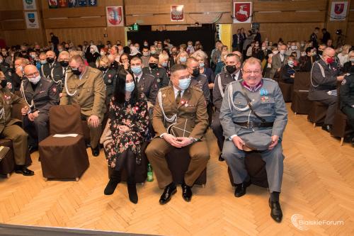 Sluzby-mundurowe-spiewaja-Niepodleglej 1002