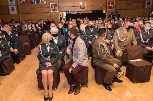 Sluzby-mundurowe-spiewaja-Niepodleglej 1003