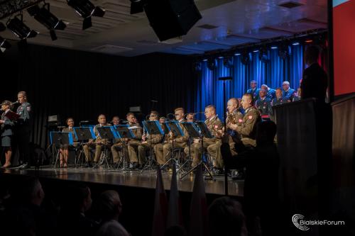 Sluzby-mundurowe-spiewaja-Niepodleglej 1013