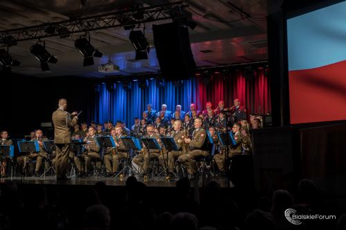 Sluzby-mundurowe-spiewaja-Niepodleglej 1014