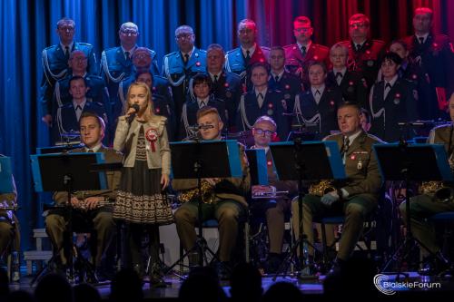 Sluzby-mundurowe-spiewaja-Niepodleglej 1023