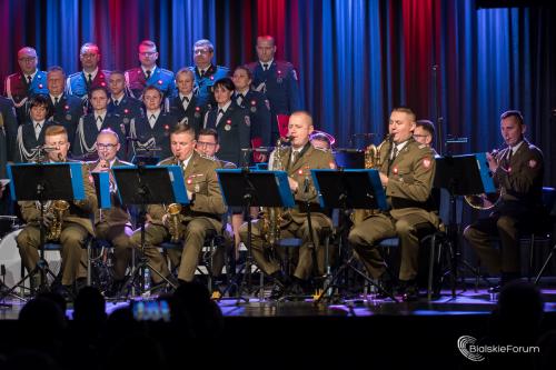 Sluzby-mundurowe-spiewaja-Niepodleglej 1025