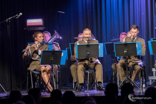 Sluzby-mundurowe-spiewaja-Niepodleglej 1026