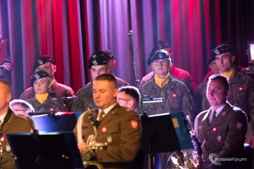 Sluzby-mundurowe-spiewaja-Niepodleglej 1033