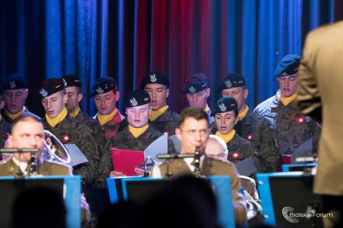 Sluzby-mundurowe-spiewaja-Niepodleglej 1034