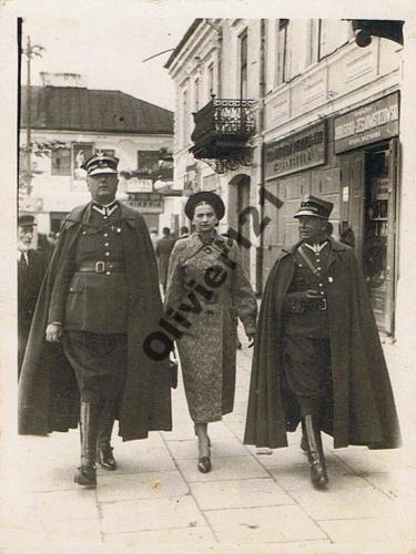 1926 Polscy oficerowie na rynku w Białej Podlaskiej