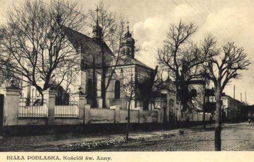 1927 Kościół św. Anny wybudowany w 1572 roku na pogorzelisku wcześniejszej świątyni (z 1525 r.) pierwotnie jako zbór ariański