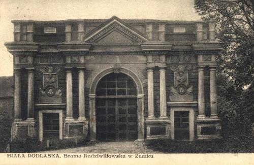 1930 Brama Radziwiłółwska w zespole parkowo-pałacowym Radziwiłłów