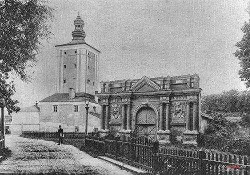 Lata 1920-1925 Biała Podlaska. Brama i wieża pałacu Radziwiłłów