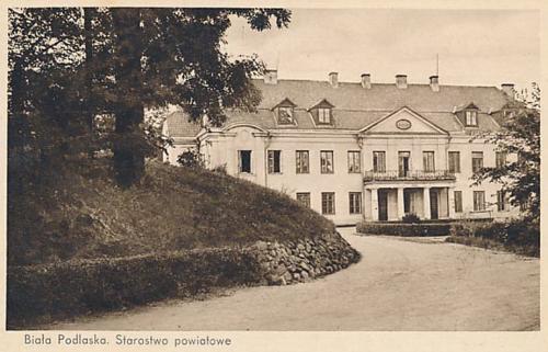 Lata 1920-1930 Starostwo w jednej z oficyn zamkowych