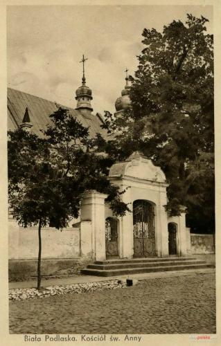 Lata 1920-1938 Bramka do kościoła św. Anny w Białej